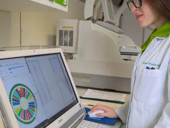 biologa_lab_barreca2 biologa_lab_barreca2